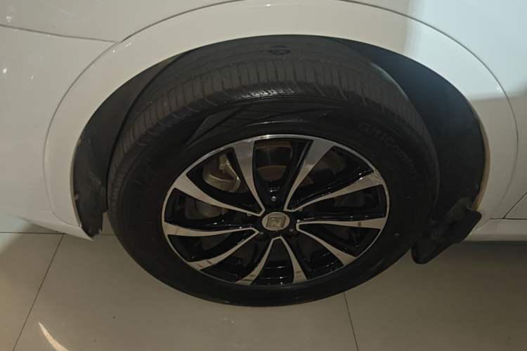 Used Zotye SR7 2016 1.5T Manual Cube Heart Edition China V Standard Left Front Wheel Hub