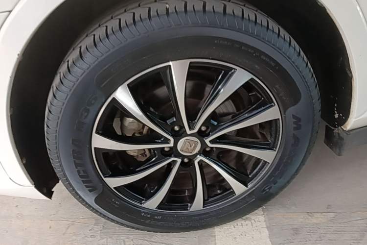 Used Zotye SR7 2016 1.5T Manual Cube Heart Edition China IV Standard Left Front Wheel Hub