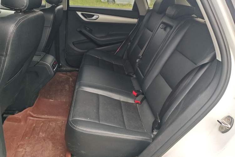 Used Zotye SR7 2016 1.5T CVT Cube Road Edition China IV Standard Left Rear Seat