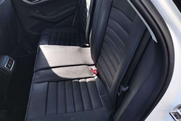 Used Zotye SR7 2016 1.5T CVT Cube Heart Edition China IV Standard Left Rear Seat