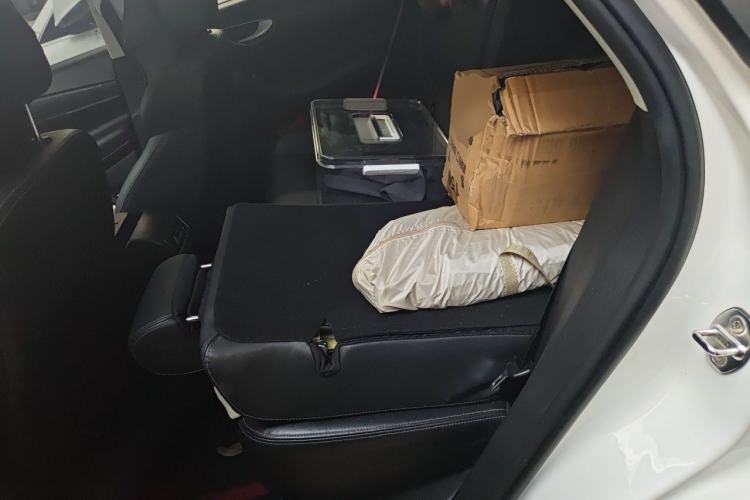 Used Zotye SR7 2016 1.5T CVT Cube Heart Edition China V Standard Left Rear Seat