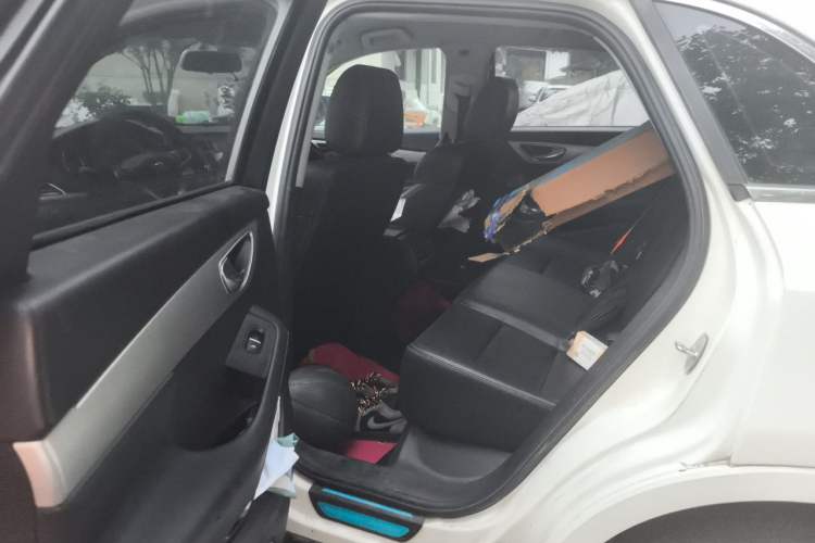 Used Zotye SR7 2016 1.5T Manual Cube Road Edition China V Standard Left Rear Seat