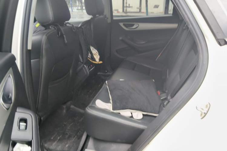Used Zotye SR7 2016 1.5T CVT Cube Heart Edition China V Standard Left Rear Seat