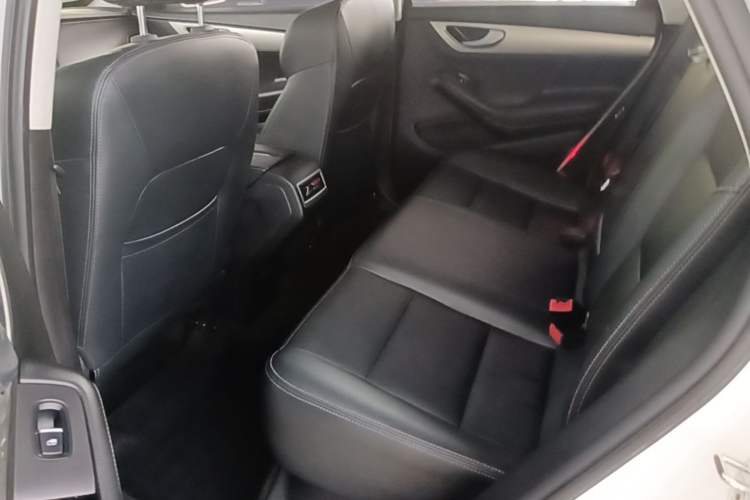 Used Zotye SR7 2016 1.5T Manual Cube Heart Edition China IV Standard Left Rear Seat