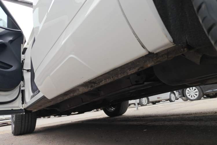 Used Zotye SR7 2016 1.5T Manual Cube Heart Edition China IV Standard Left Side Sill