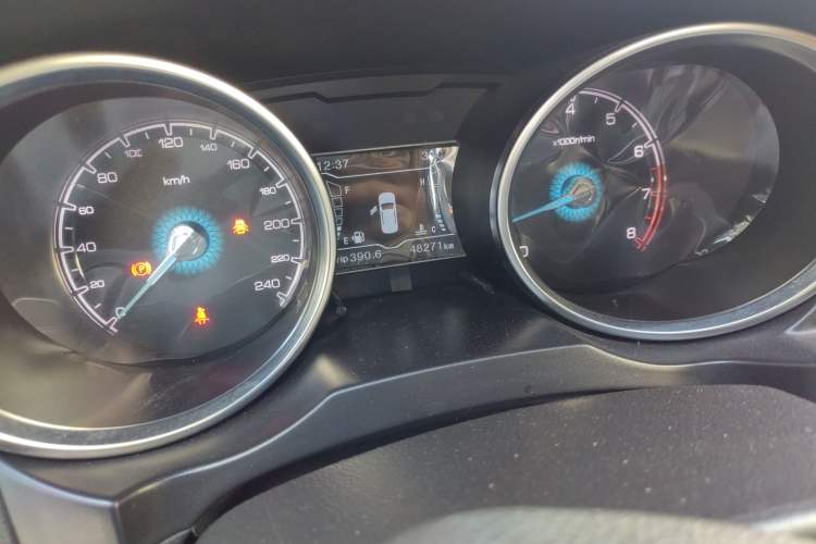 Used Zotye SR7 2016 1.5T Manual Cube Heart Edition China IV Standard Odometer Close Up