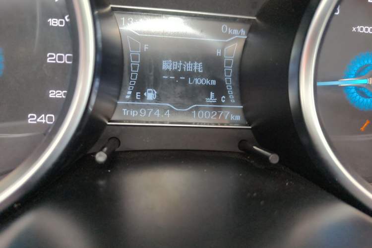 Used Zotye SR7 2016 1.5T Manual Cube Road Edition China V Standard Odometer Close Up