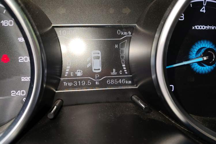 Used Zotye SR7 2016 1.5T CVT Cube Road Edition China V Standard Odometer Close Up