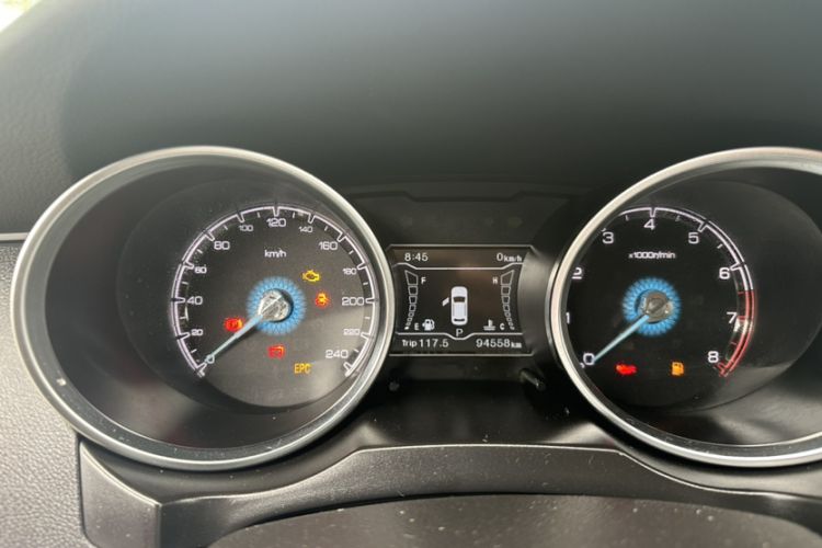Used Zotye SR7 2016 1.5T CVT Cube Road Edition China V Standard Odometer Close Up