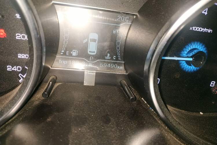 Used Zotye SR7 2016 1.5T CVT Cube Heart Edition China V Standard Odometer Close Up