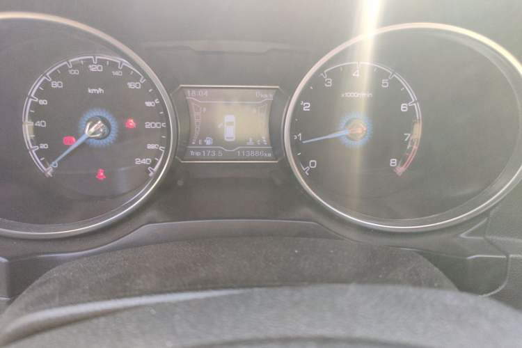 Used Zotye SR7 2016 1.5T Manual Cube Road Edition China V Standard Odometer Close Up