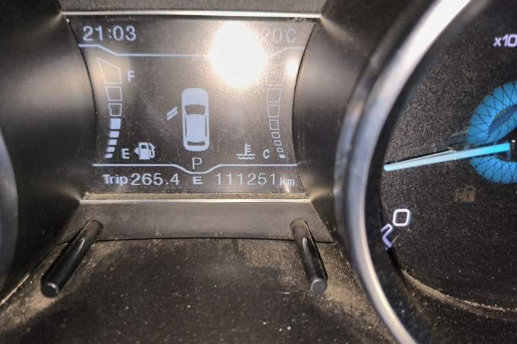 Used Zotye SR7 2016 1.5T CVT Cube Heart Edition China V Standard Odometer Close Up