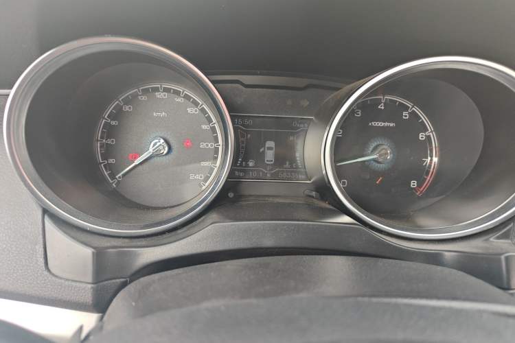 Used Zotye SR7 2016 1.5T CVT Cube Road Edition China V Standard Odometer Close Up