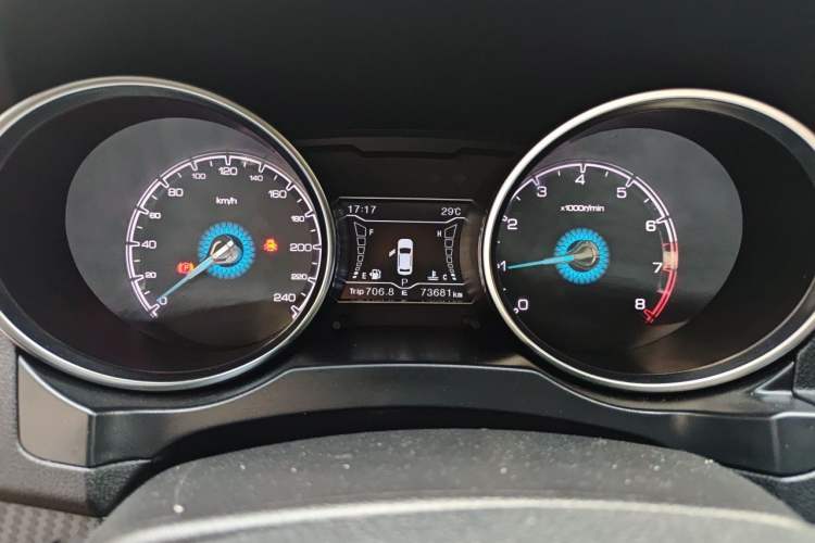 Used Zotye SR7 2016 1.5T CVT Cube Heart Edition China V Standard Odometer Close Up