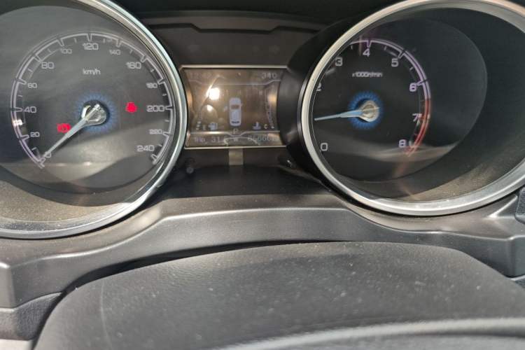 Used Zotye SR7 2016 1.5T CVT Cube Heart Edition China IV Standard Odometer Close Up