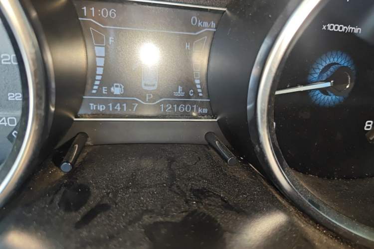Used Zotye SR7 2016 1.5T CVT Cube Road Edition China IV Standard Odometer Close Up
