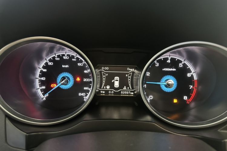 Used Zotye SR7 2016 1.5T Manual Cube Road Edition China V Standard Odometer Close Up