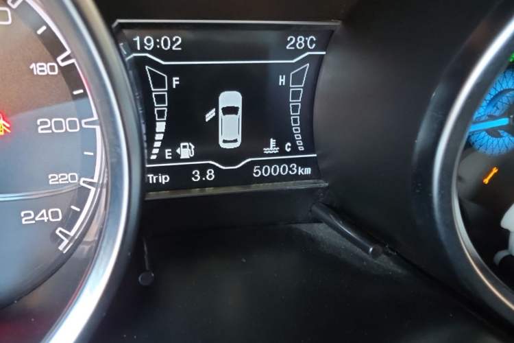 Used Zotye SR7 2016 1.5T Manual Cube Heart Edition China IV Standard Odometer Close Up