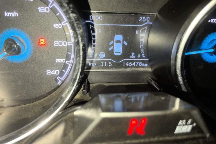 Used Zotye SR7 2016 1.5T Manual Cube Heart Edition China V Standard Odometer Close Up