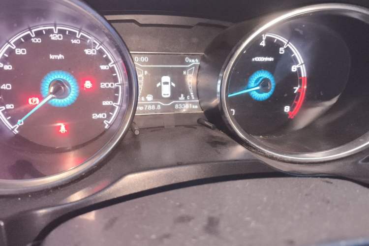 Used Zotye SR7 2016 1.5T Manual Cube Road Edition China V Standard Odometer Close Up