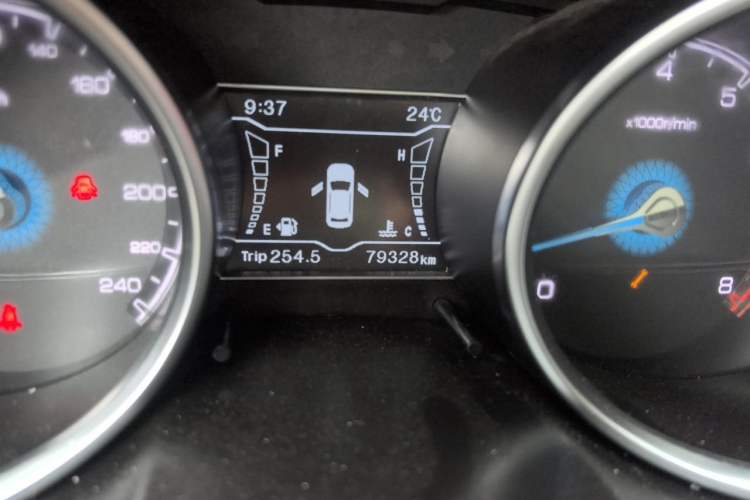 Used Zotye SR7 2016 1.5T Manual Cube Heart Edition China IV Standard Odometer Close Up