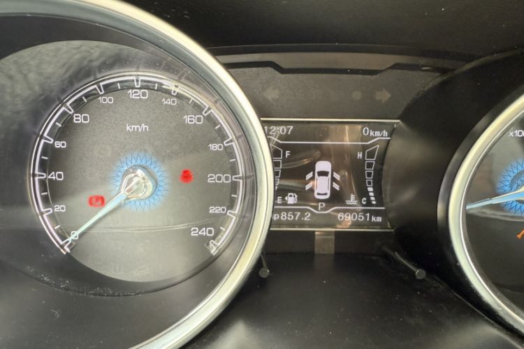 Used Zotye SR7 2016 1.5T CVT Cube Road Edition China V Standard Odometer Close Up