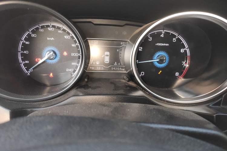 Used Zotye SR7 2016 1.5T Manual Cube Heart Edition China V Standard Odometer Close Up