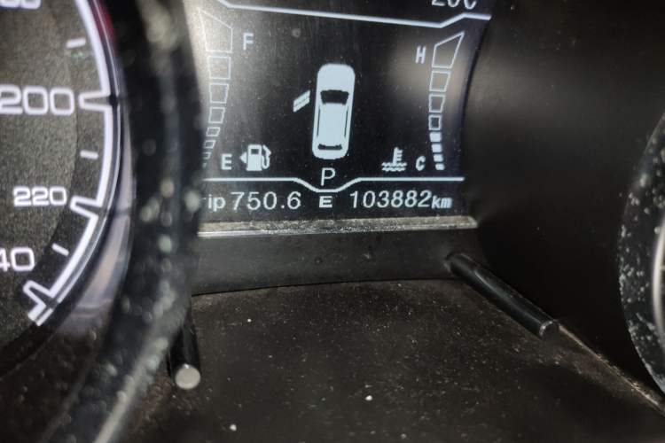 Used Zotye SR7 2016 1.5T CVT Cube Heart Edition China V Standard Odometer Close Up
