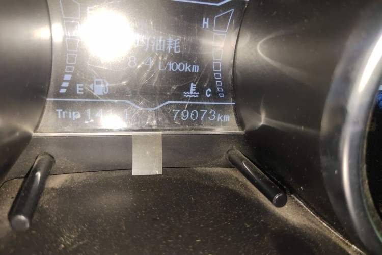 Used Zotye SR7 2016 1.5T Manual Cube Heart Edition China V Standard Odometer Close Up