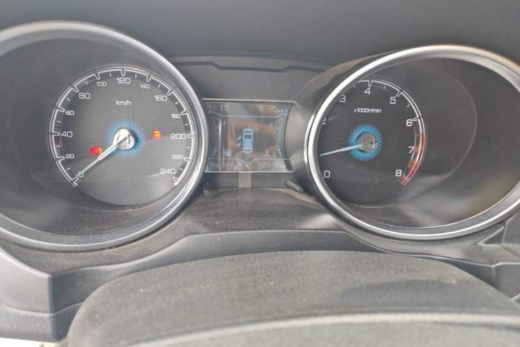 Used Zotye SR7 2016 1.5T CVT Cube Road Edition China IV Standard Odometer Close Up