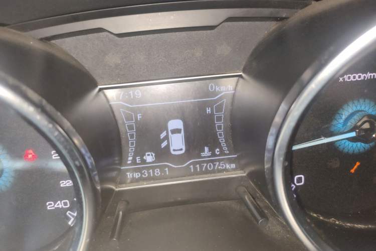 Used Zotye SR7 2016 1.5T Manual Cube Road Edition China V Standard Odometer Close Up