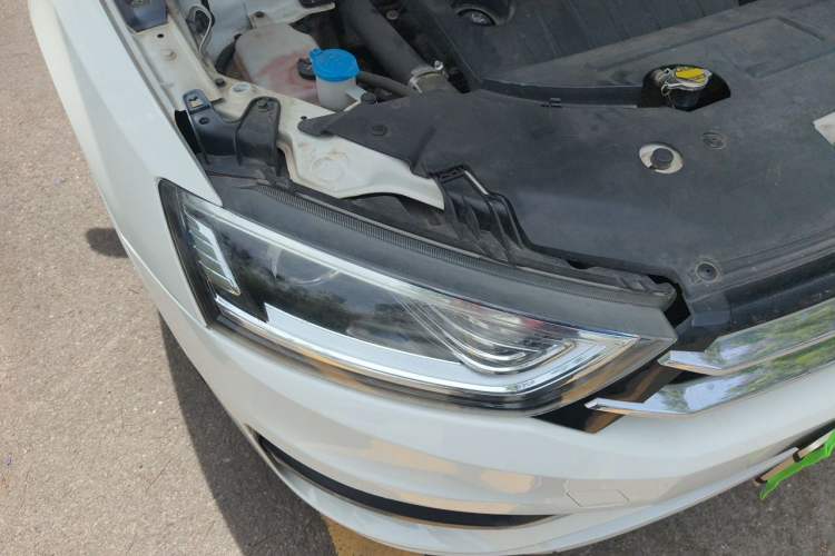 Used Zotye SR7 2016 1.5T Manual Cube Road Edition China V Standard Right Front Headlight