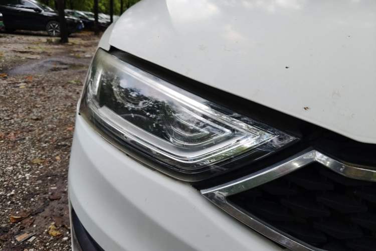 Used Zotye SR7 2016 1.5T CVT Cube Road Edition China V Standard Right Front Headlight