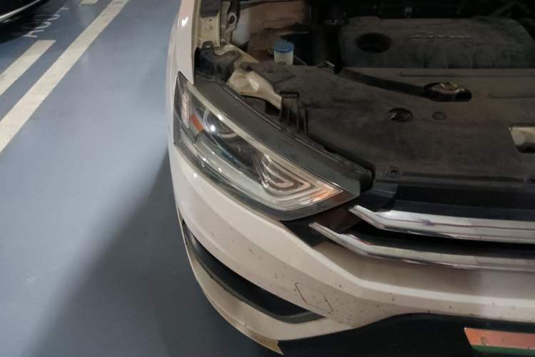 Used Zotye SR7 2016 1.5T Manual Cube Road Edition China V Standard Right Front Headlight