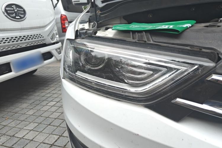 Used Zotye SR7 2016 1.5T CVT Cube Heart Edition China IV Standard Right Front Headlight