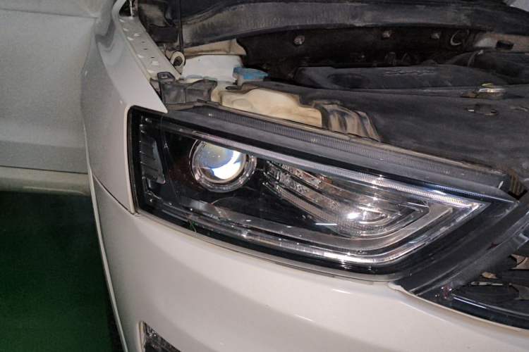 Used Zotye SR7 2016 1.5T CVT Cube Heart Edition China V Standard Right Front Headlight