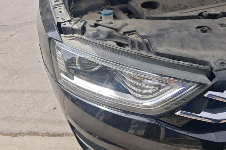 Used Zotye SR7 2016 1.5T CVT Cube Heart Edition China V Standard Right Front Headlight