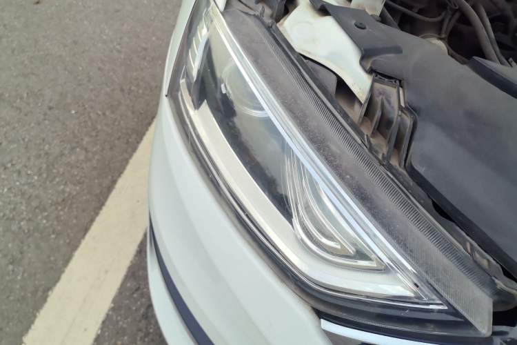 Used Zotye SR7 2016 1.5T CVT Cube Heart Edition China IV Standard Right Front Headlight