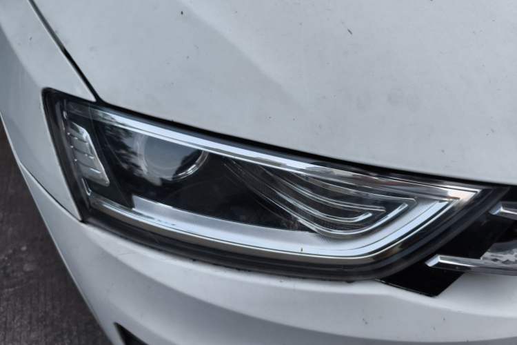 Used Zotye SR7 2016 1.5T Manual Cube Road Edition China V Standard Right Front Headlight
