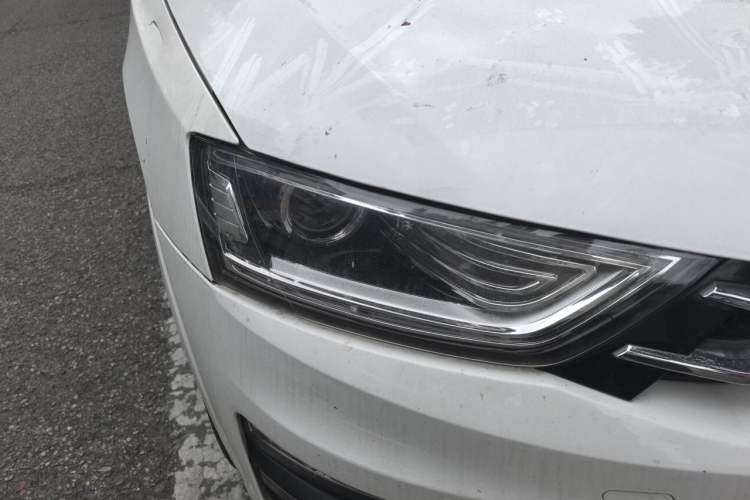 Used Zotye SR7 2016 1.5T Manual Cube Heart Edition China IV Standard Right Front Headlight