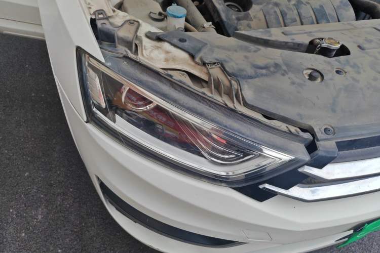 Used Zotye SR7 2016 1.5T CVT Cube Road Edition China IV Standard Right Front Headlight