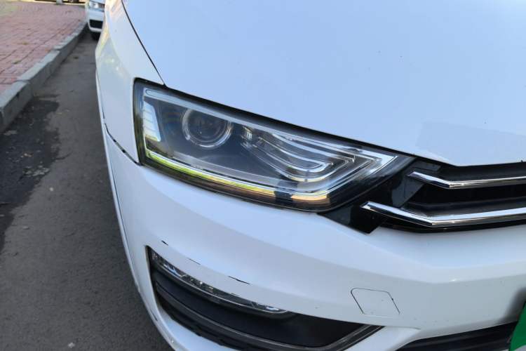 Used Zotye SR7 2016 1.5T Manual Cube Road Edition China V Standard Right Front Headlight