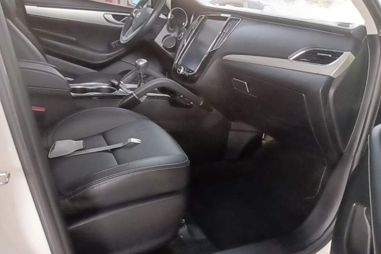 Used Zotye SR7 2016 1.5T Manual Cube Heart Edition China IV Standard Right Front Seat