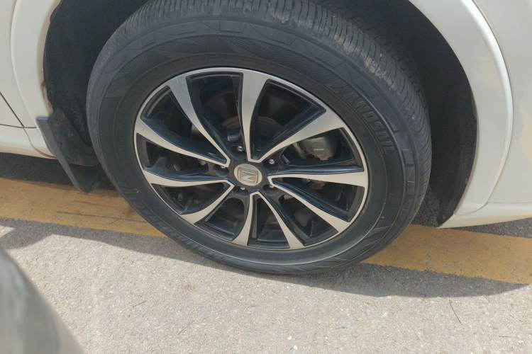 Used Zotye SR7 2016 1.5T Manual Cube Road Edition China V Standard Right Front Wheel Hub