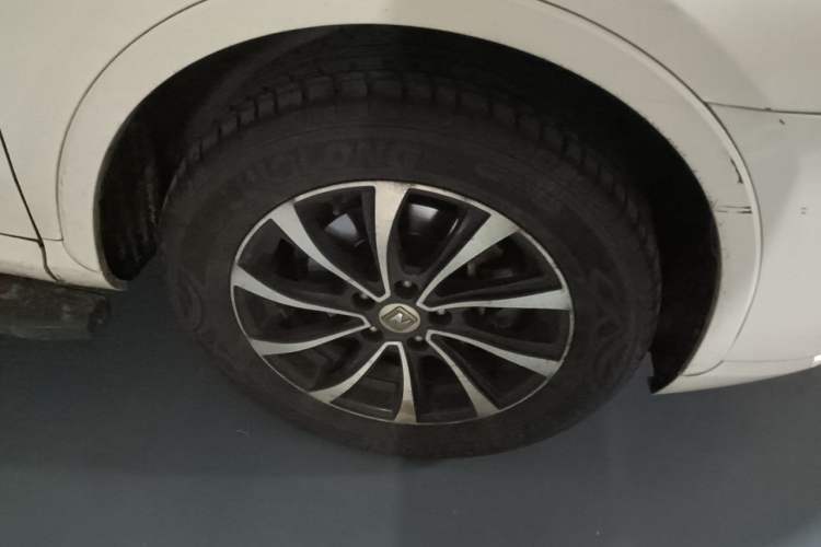 Used Zotye SR7 2016 1.5T Manual Cube Road Edition China V Standard Right Front Wheel Hub