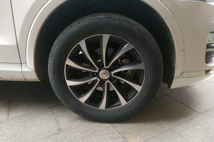 Used Zotye SR7 2016 1.5T CVT Cube Heart Edition China V Standard Right Front Wheel Hub
