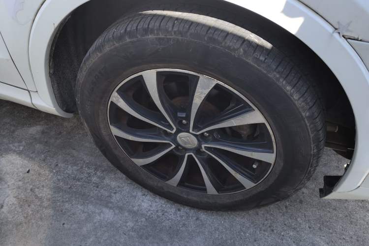 Used Zotye SR7 2016 1.5T CVT Cube Heart Edition China IV Standard Right Front Wheel Hub