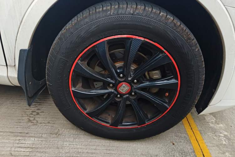 Used Zotye SR7 2016 1.5T CVT Cube Heart Edition China V Standard Right Front Wheel Hub