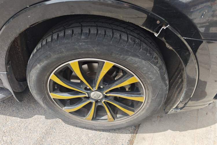 Used Zotye SR7 2016 1.5T CVT Cube Heart Edition China V Standard Right Front Wheel Hub