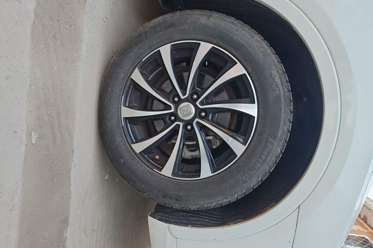 Used Zotye SR7 2016 1.5T Manual Cube Heart Edition China IV Standard Right Front Wheel Hub